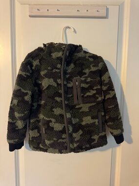 Toddler levitate size 2 fleece camo zip up hooded jacket